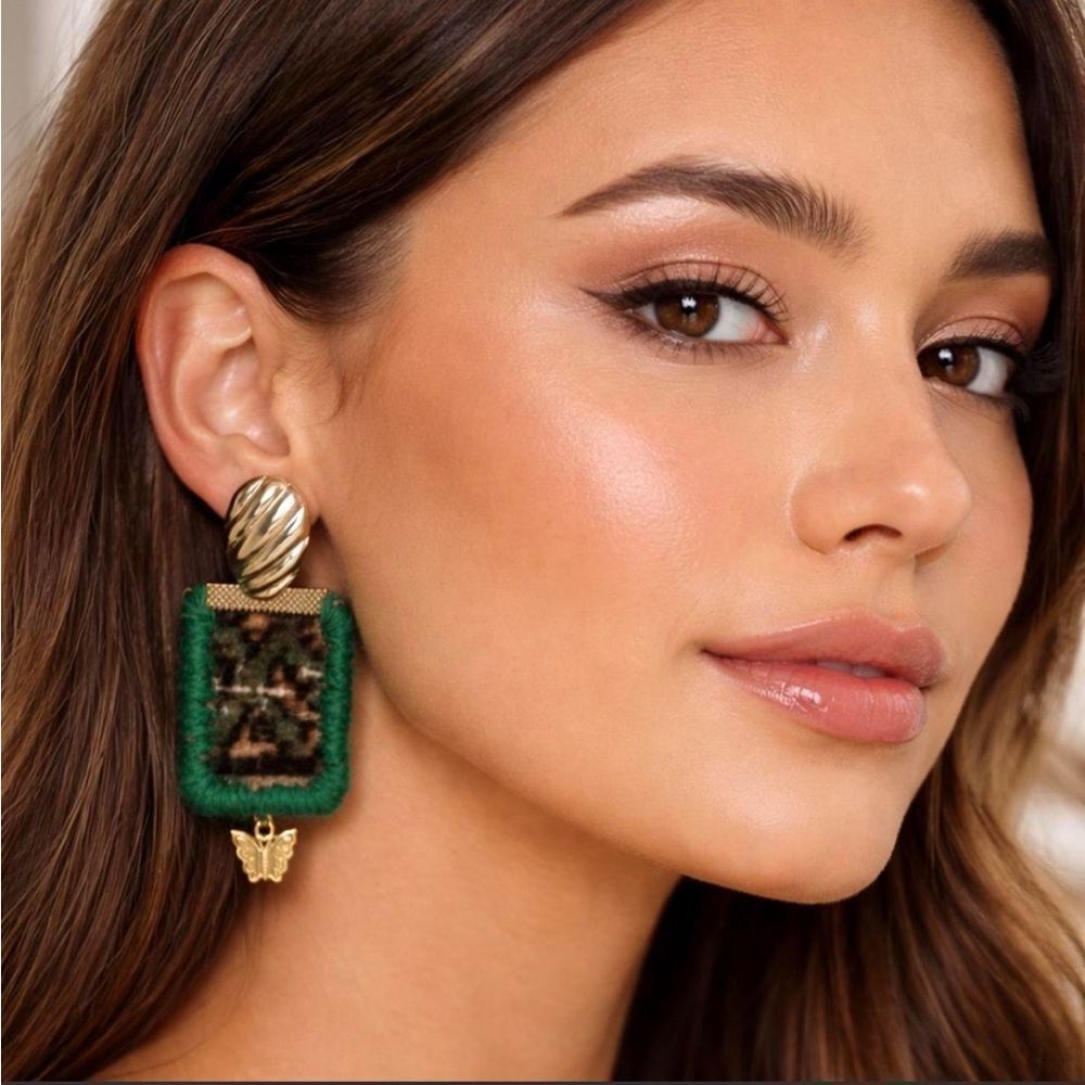Elegant Green and Gold Statement Earrings R12